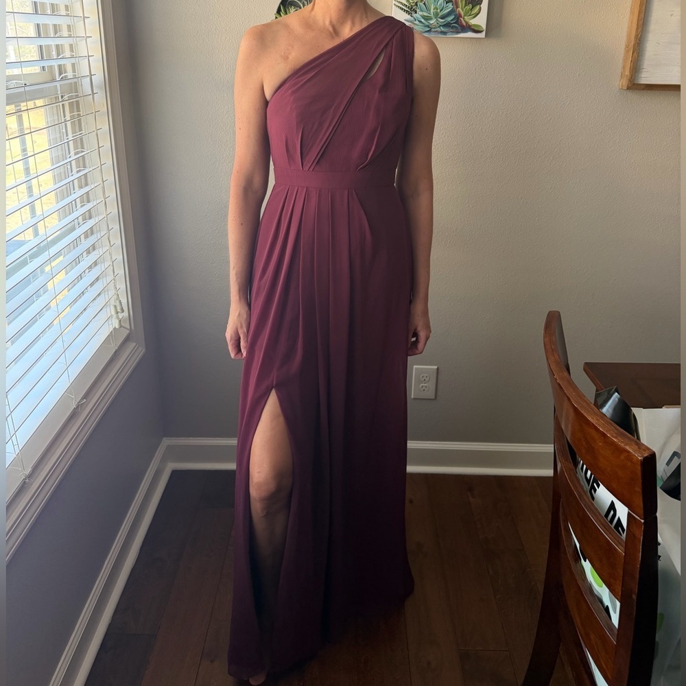 David’s Bridal F18055 Wine Size 6 One Shoulder Crinkle Chiffon Dress - Picture 3 of 11